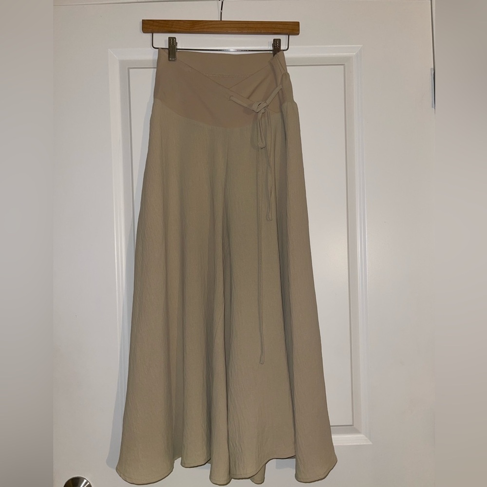 Miduli Gaucho/ wider leg. cream pants